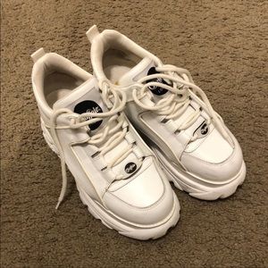 Buffalo London platform tennis shoe